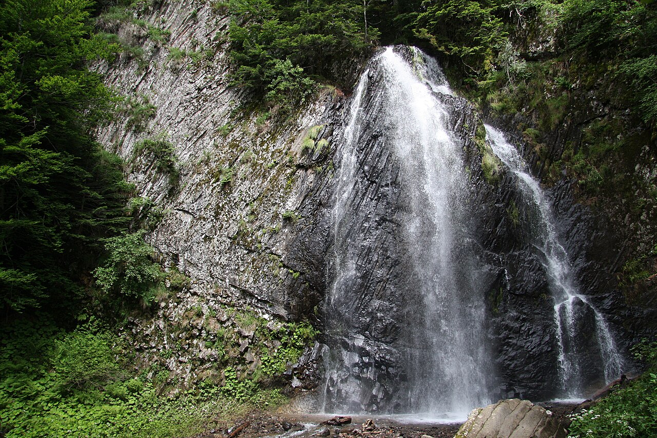 Cascade forestière Puy-de-Dôme — ambiance randonnée 10