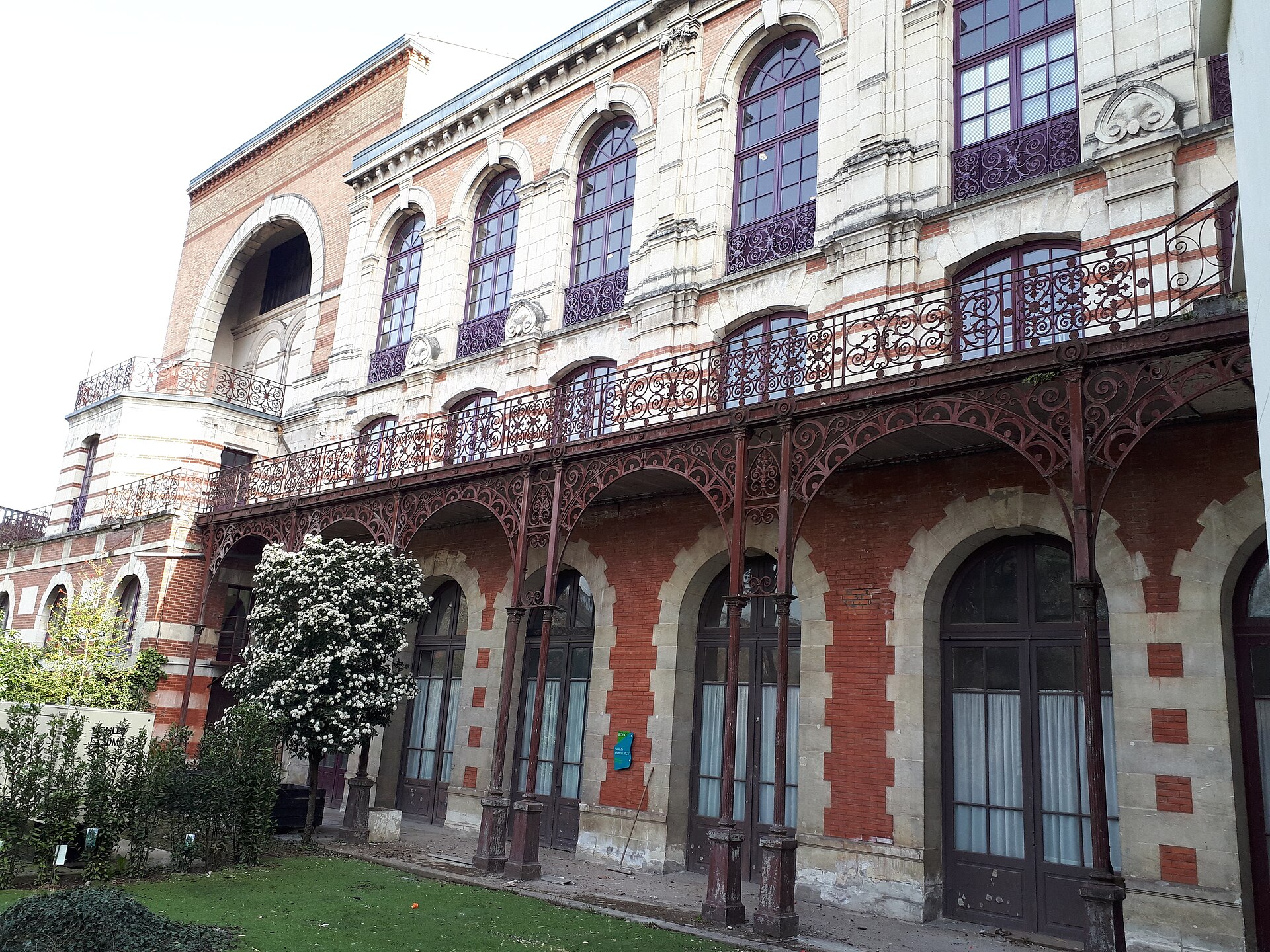 Casino / théâtre de Royat — façade (Chamalières)
