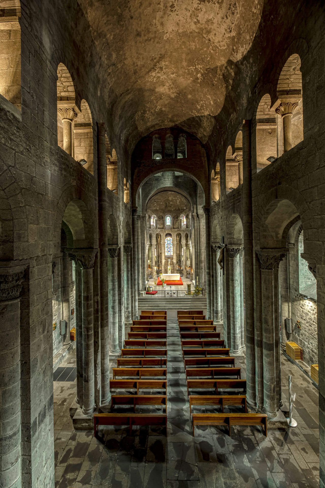 Intérieur de la basilique d’Orcival
